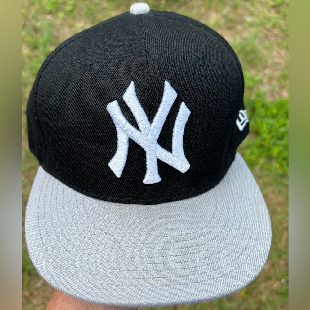 MLB New York Yankees Two Toned Hat Cap New Era Snap Back 30%Wool